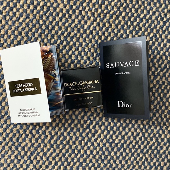 New Azzaro nylon weekend tote with 3 perfume samples. Dolce 0.25 oz and 2 minis - Picture 12 of 14